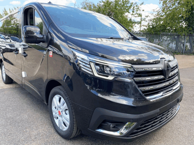 Black Renault Trucks Trafic 9-seat Combi minibus, front three-quarter view, ULEZ compliant Euro 6 diesel