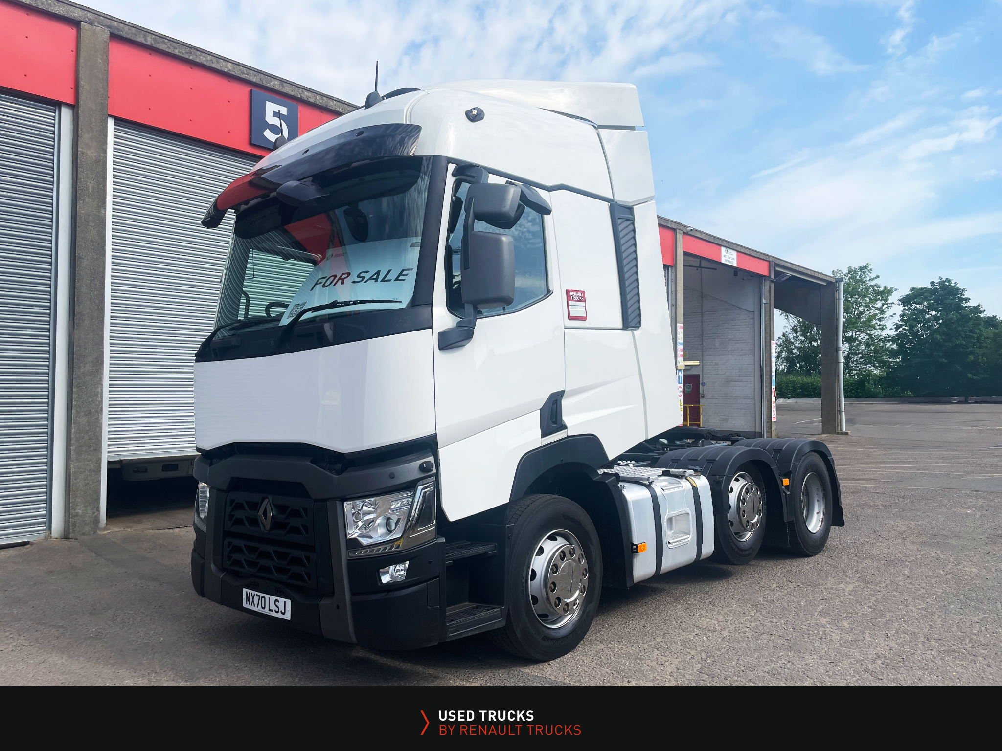 Renault Trucks T 460 Euro 6, front left view showing sleeper cab and passenger side profile