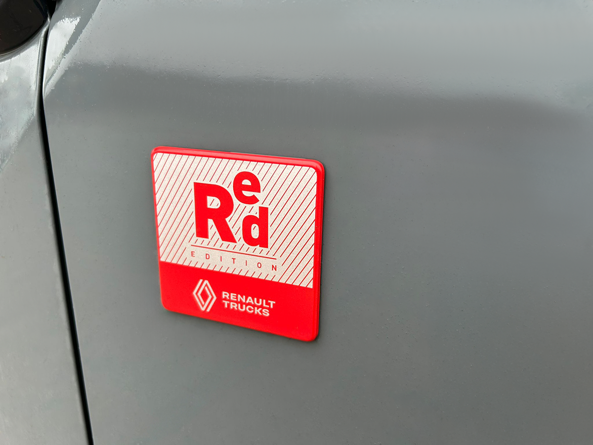 Close-up of Renault Trafic Red Edition exterior badge detail