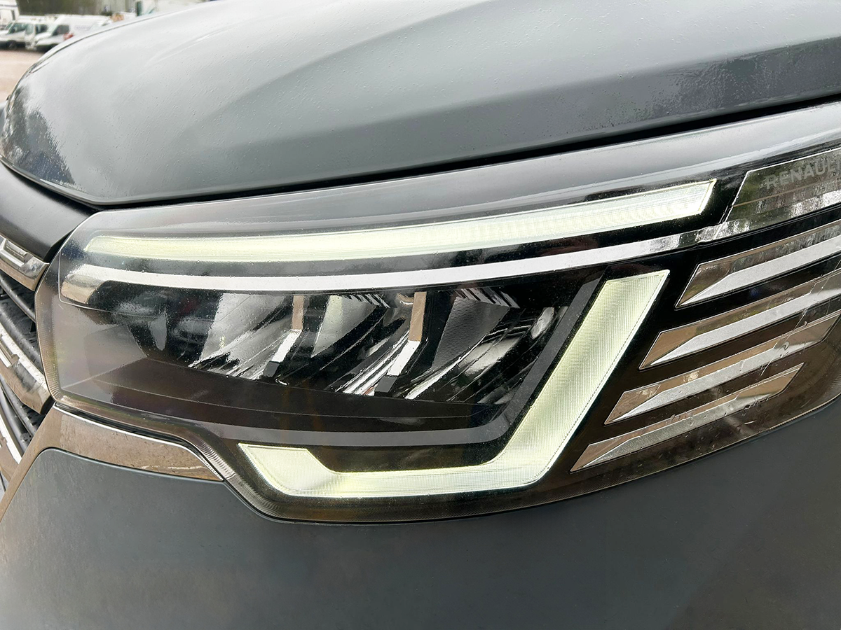 Renault Trafic Red Edition left headlight and front grille detail