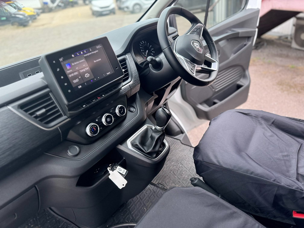 Interior dashboard and touchscreen infotainment system in Renault Trucks E-Tech Trafic electric van