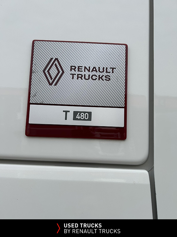 Renault Trucks T480 model badge on the side of the cab.