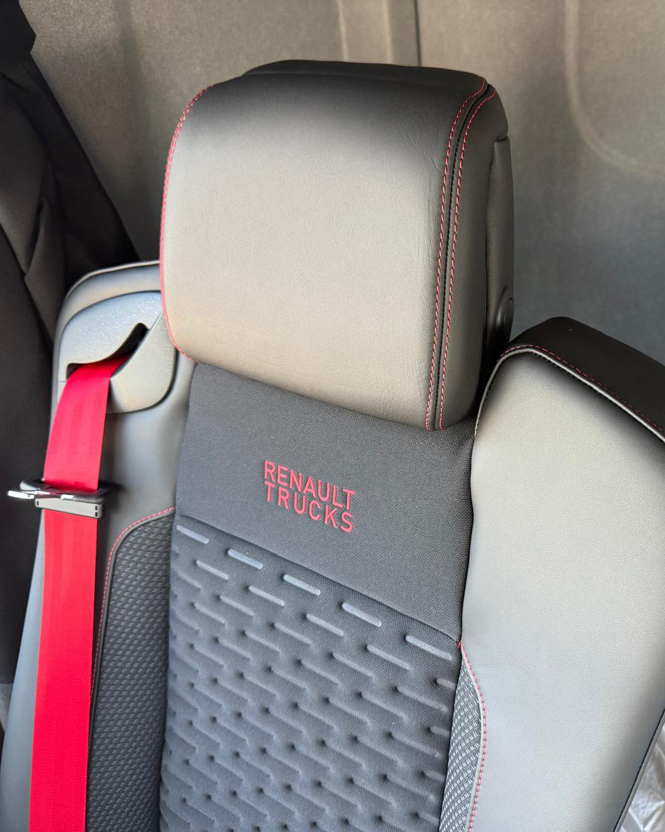 Luxury leather and fabric driver seat with red detailing in Renault Trucks T High 520