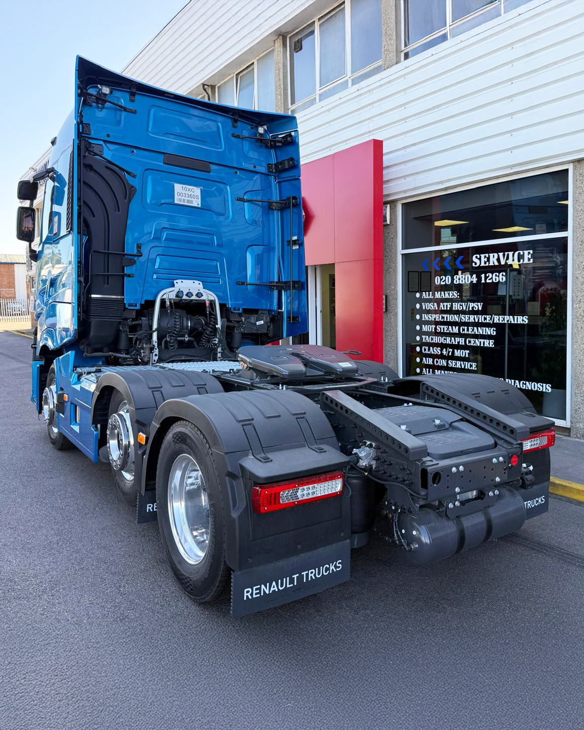 Rear three-quarter view of Oceanic Blue Renault Trucks T High 520 6x2 Pusher