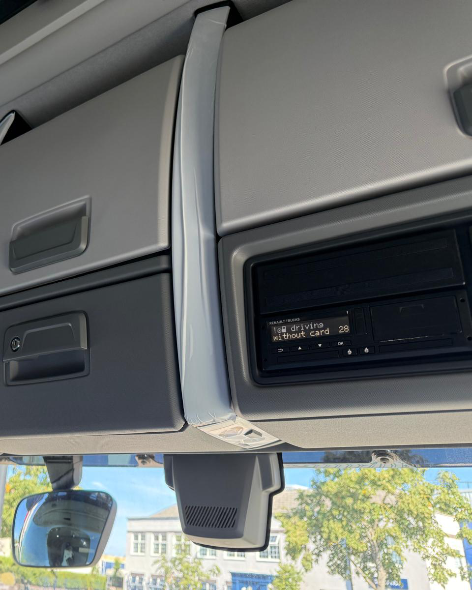 Interior roof lighting and roof compartment inside Renault Trucks T High 520 cab