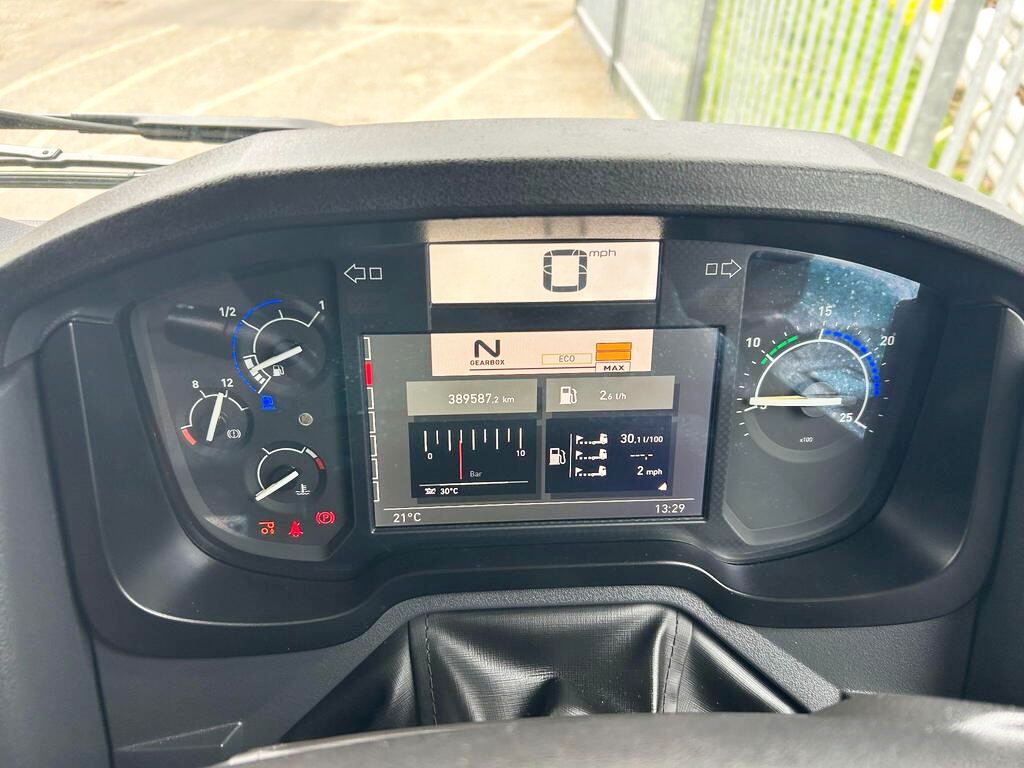 Renault Trucks T480 digital instrument display showing vehicle mileage